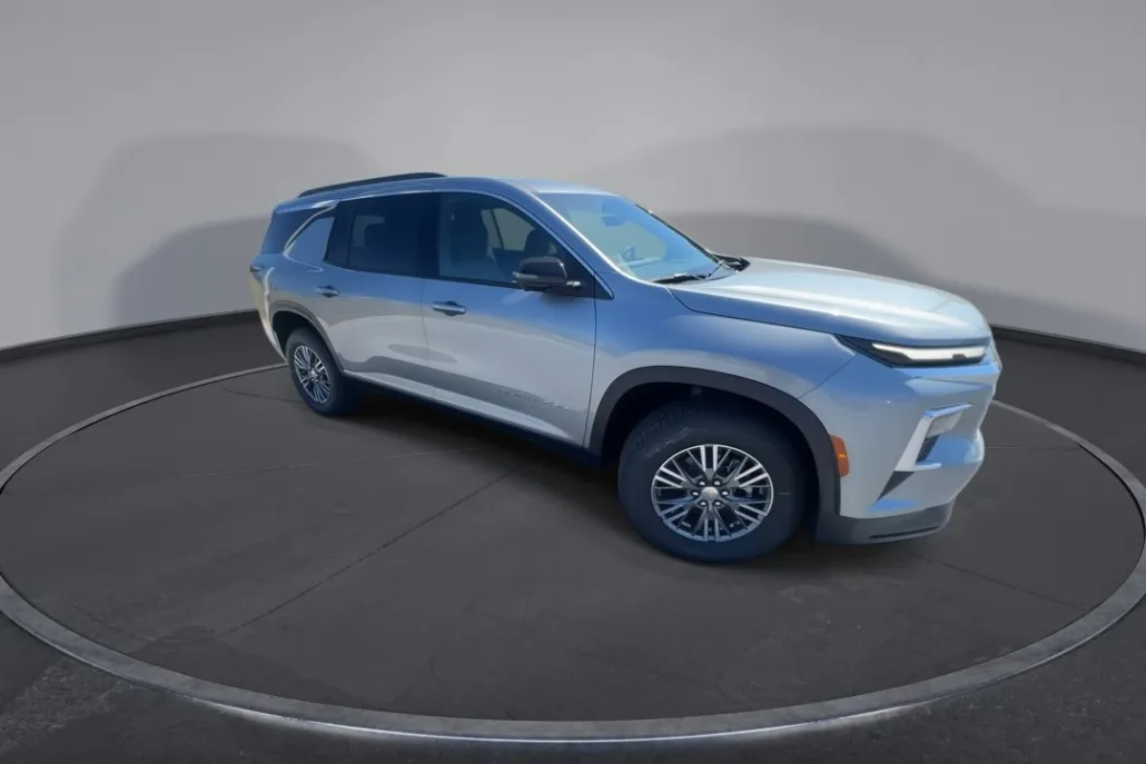 2026 Chevrolet Traverse 2LT photo 1