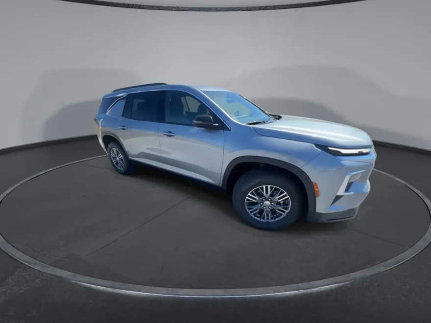 2026 Chevrolet Traverse 2LT photo 1