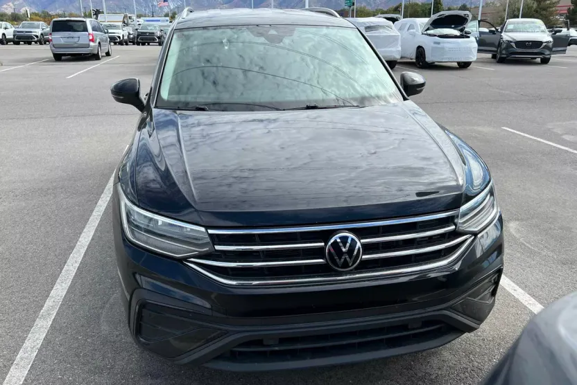 2022 Volkswagen Tiguan SE photo 1