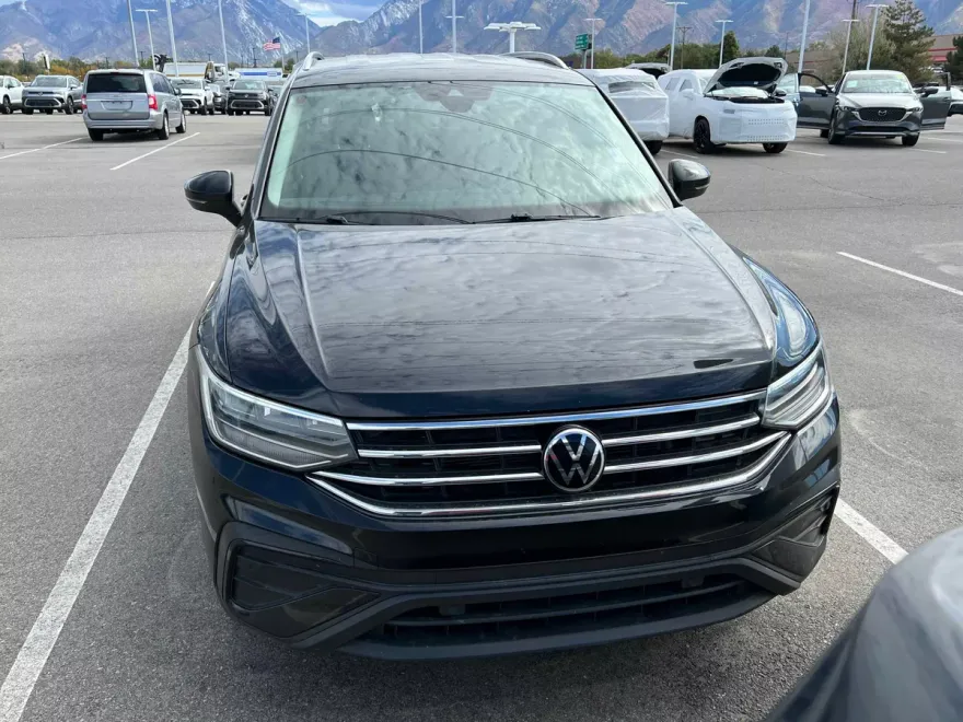 2022 Volkswagen Tiguan SE photo 1