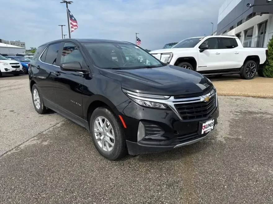 2024 Chevrolet Equinox LT photo 1