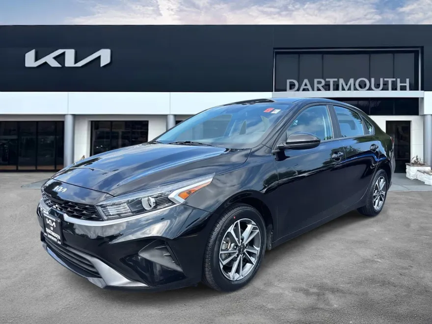 2023 Kia Forte LXS photo 1