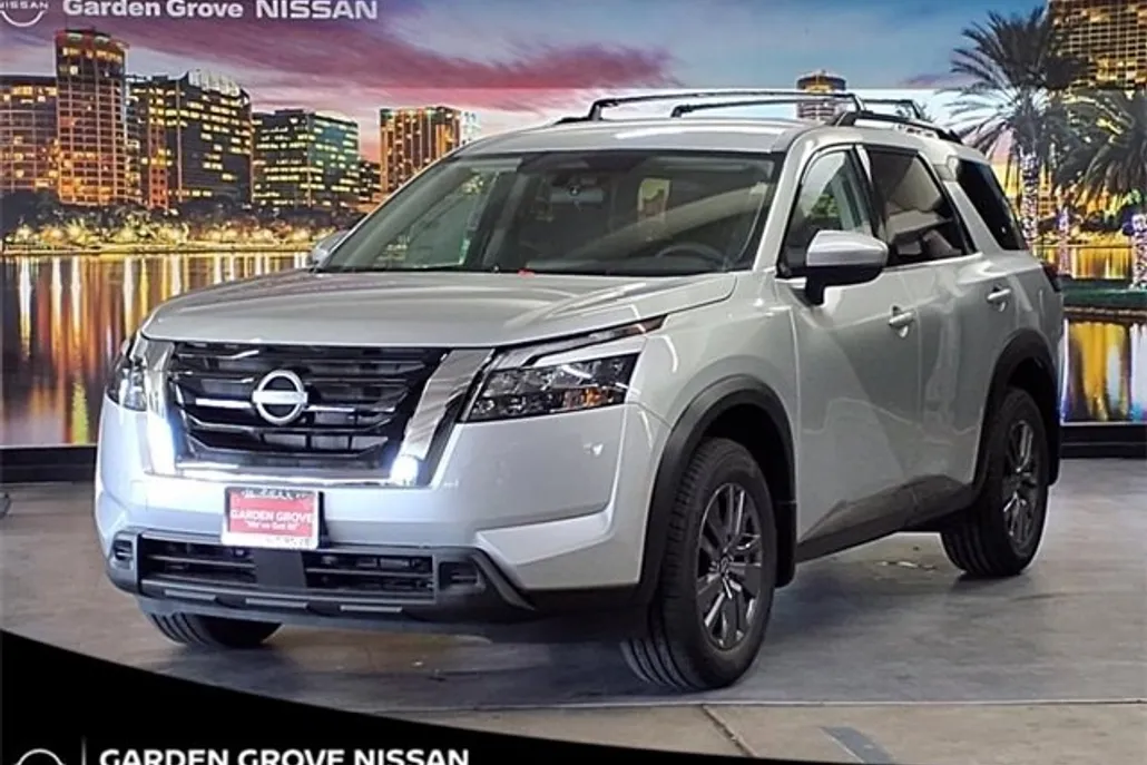 2025 Nissan Pathfinder SV photo 1