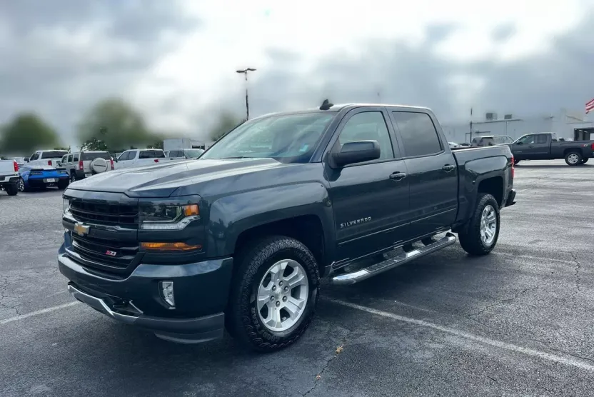 2018 Chevrolet Silverado 1500 LT photo 1