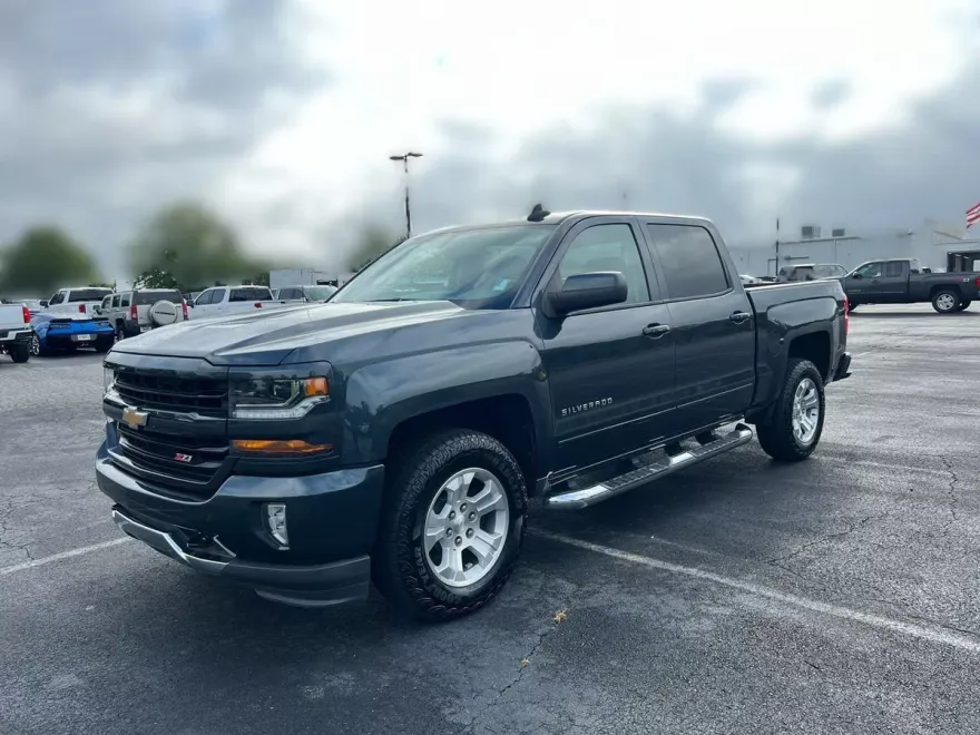 2018 Chevrolet Silverado 1500 LT photo 1