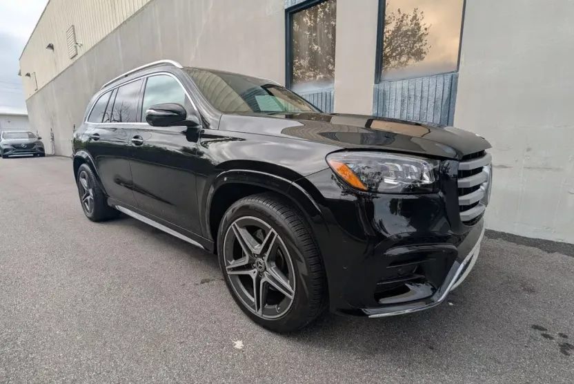 2024 Mercedes Benz GLS 4MATIC photo 1