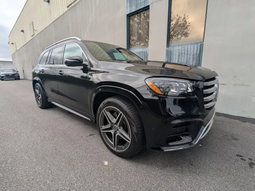 2024 Mercedes Benz GLS 4MATIC photo 1