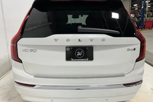2025 Volvo XC90 Core photo 3