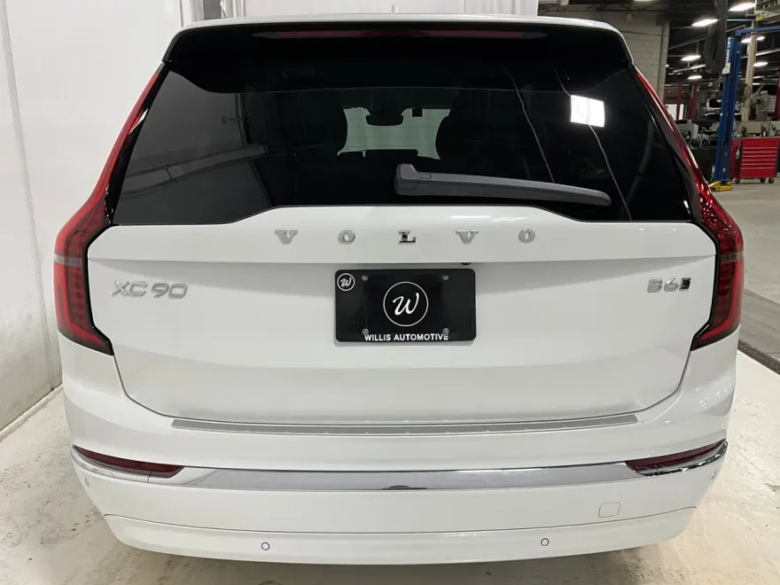 2025 Volvo XC90 Core photo 3