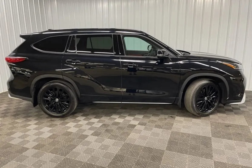 2023 Toyota Highlander XSE photo 1