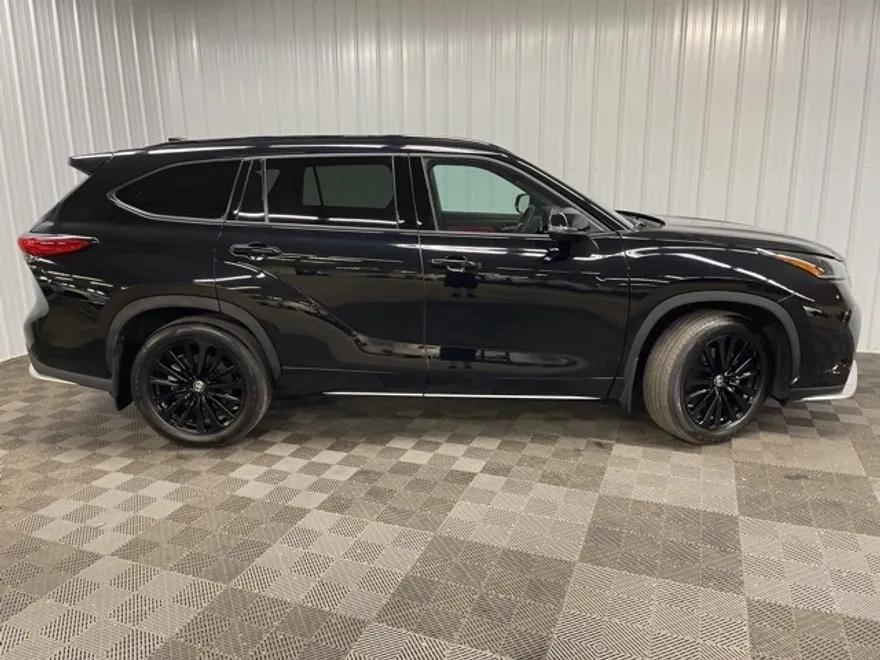 2023 Toyota Highlander XSE photo 1