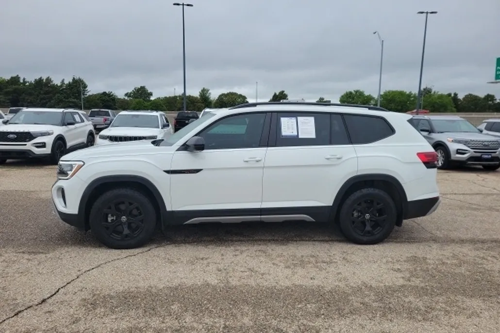 2024 Volkswagen Atlas Peak Edition SE Technology photo 1