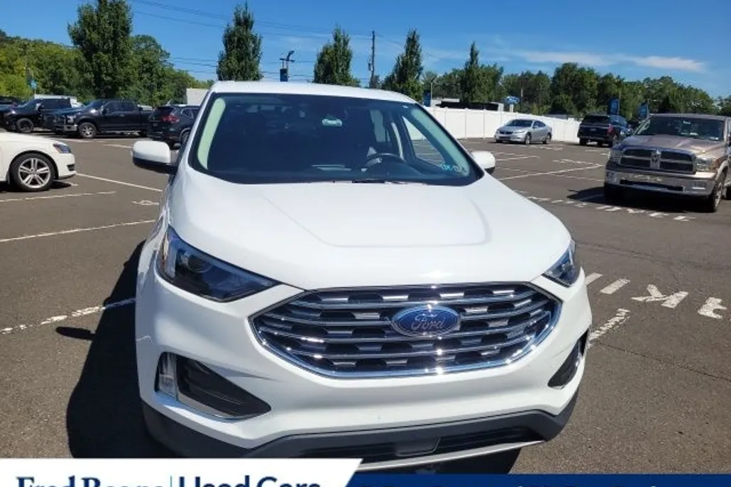2022 Ford Edge SEL photo 1
