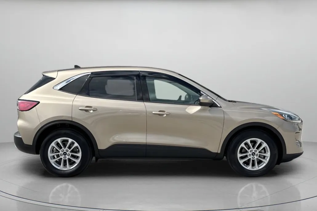 2020 Ford Escape SE Sport photo 1
