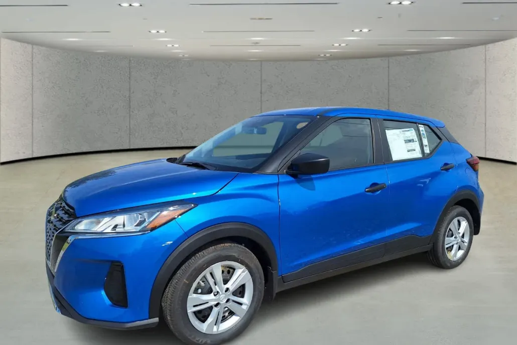 2025 Nissan Kicks Play S photo 1