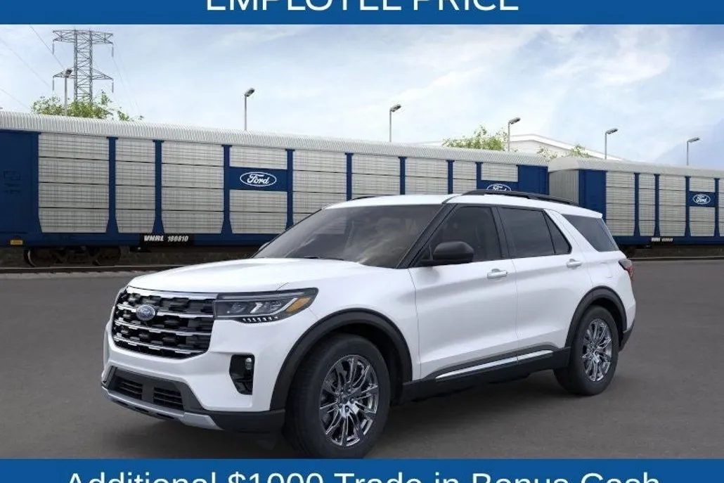 2025 Ford Explorer photo 1