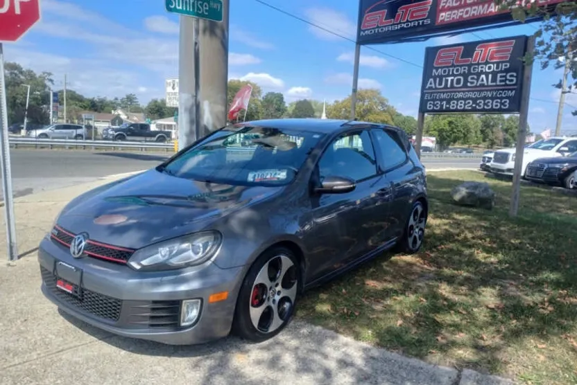 2011 Volkswagen Golf GTI Base photo 1