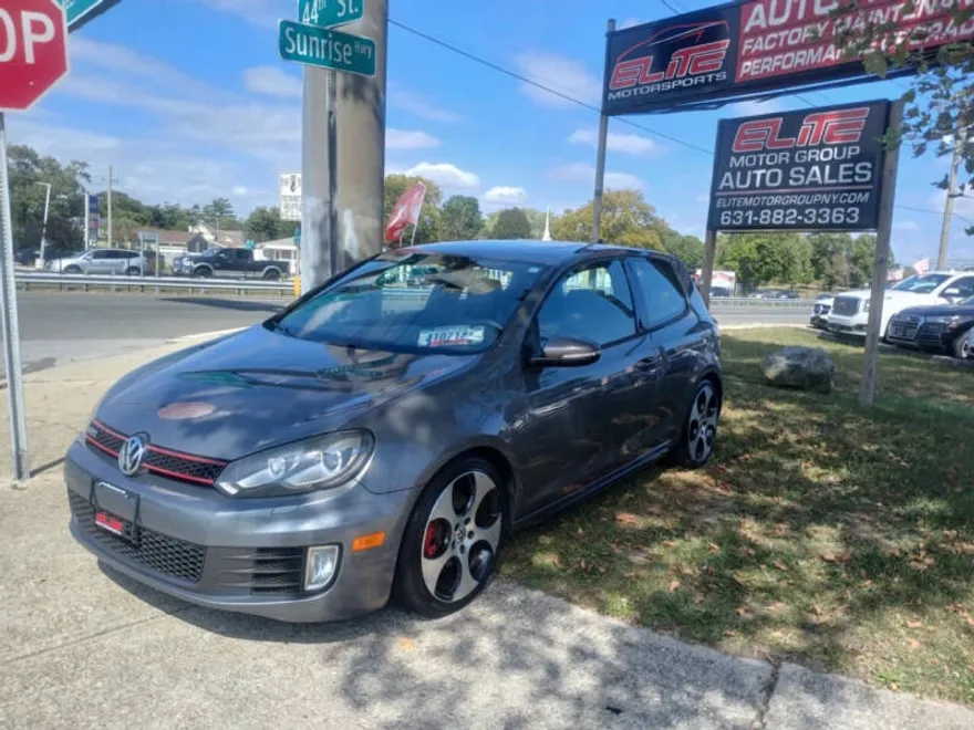 2011 Volkswagen Golf GTI Base photo 1