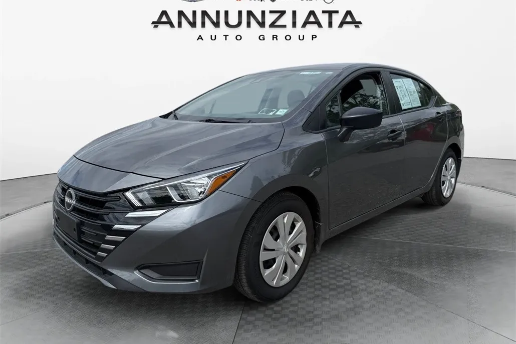 2024 Nissan Versa 1.6 S photo 1