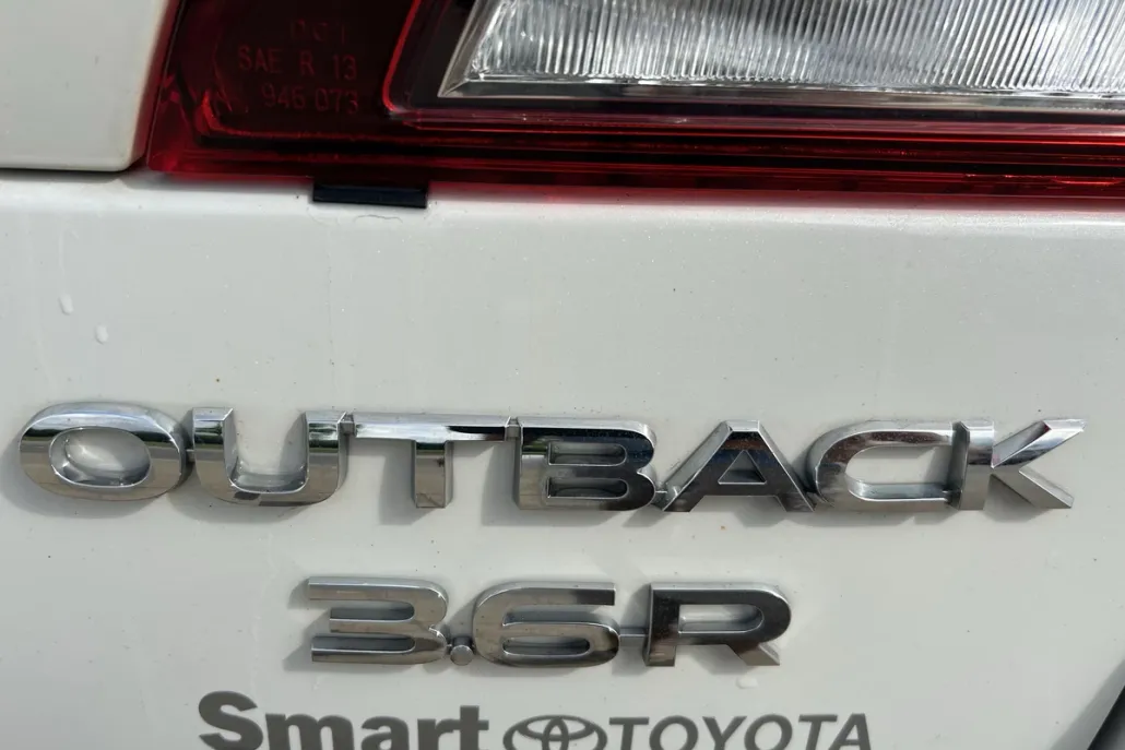 2018 Subaru Outback Limited photo 1