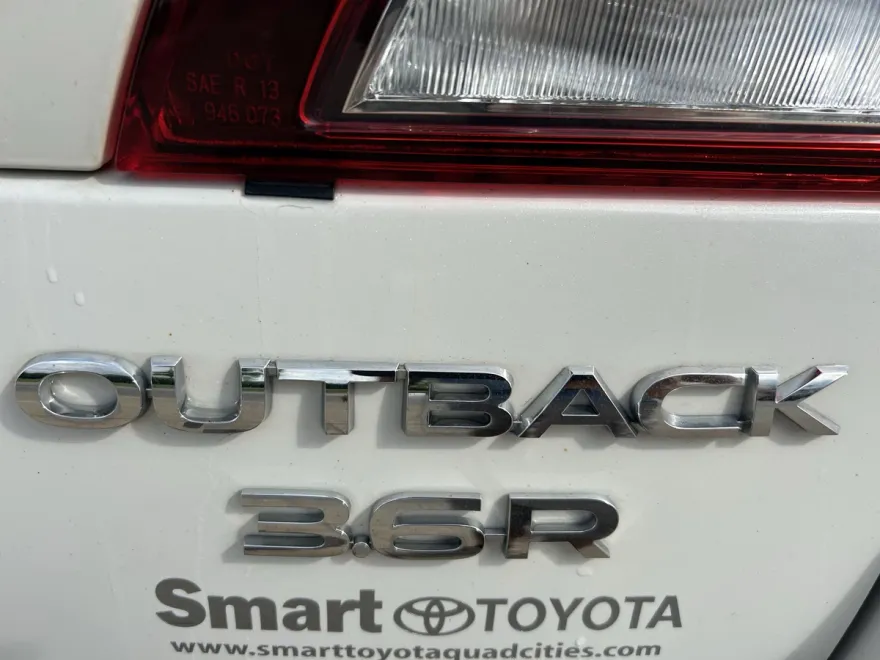 2018 Subaru Outback Limited photo 1