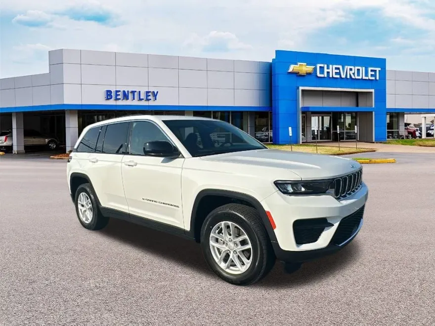 2023 Jeep Grand Cherokee Laredo photo 1