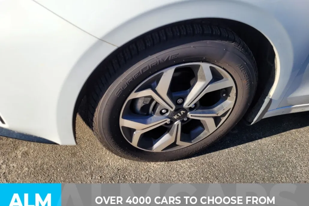 2021 Kia Forte LXS photo 1