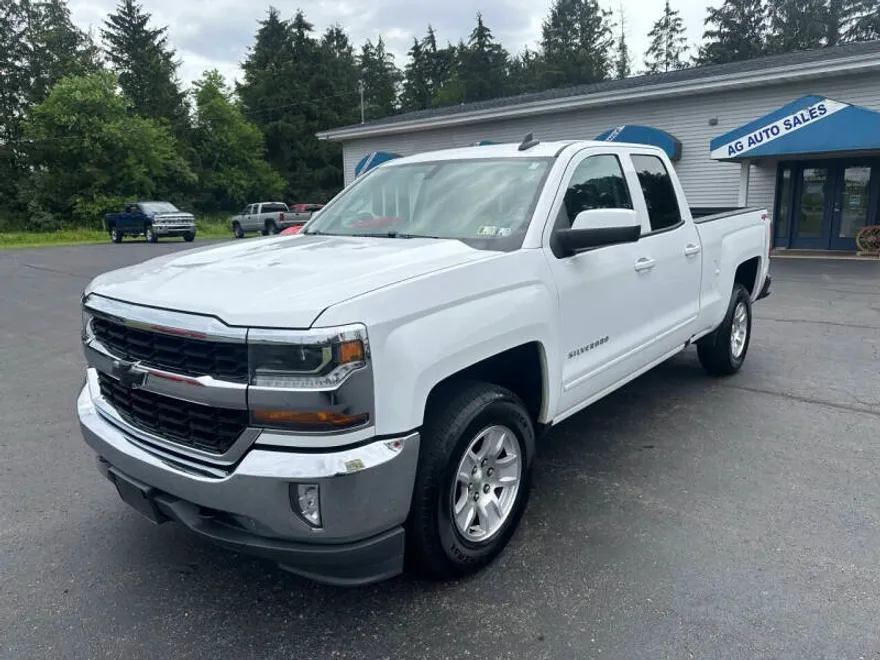 2018 Chevrolet Silverado 1500 LT photo 1