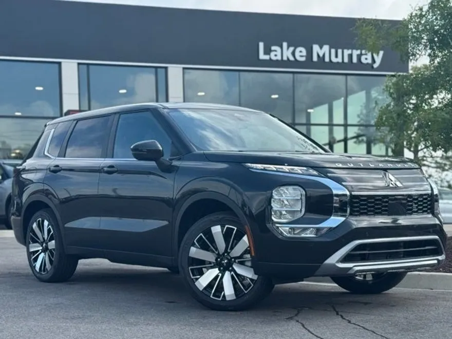 2025 Mitsubishi Outlander SE photo 1