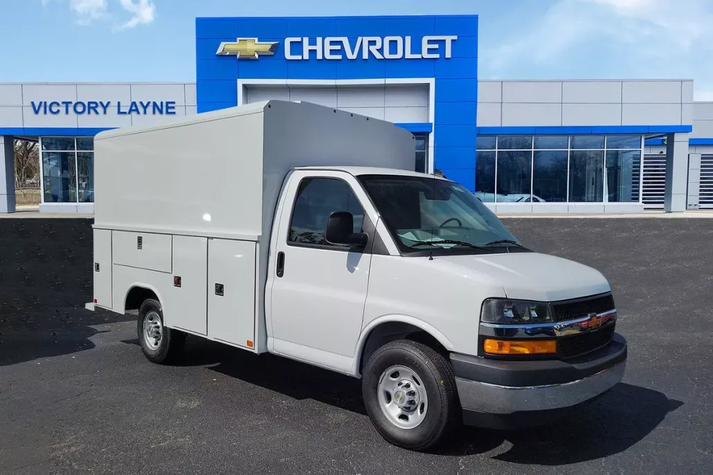 2025 Chevrolet Express Cutaway 3500 photo 1