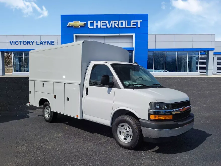 2025 Chevrolet Express Cutaway 3500 photo 1