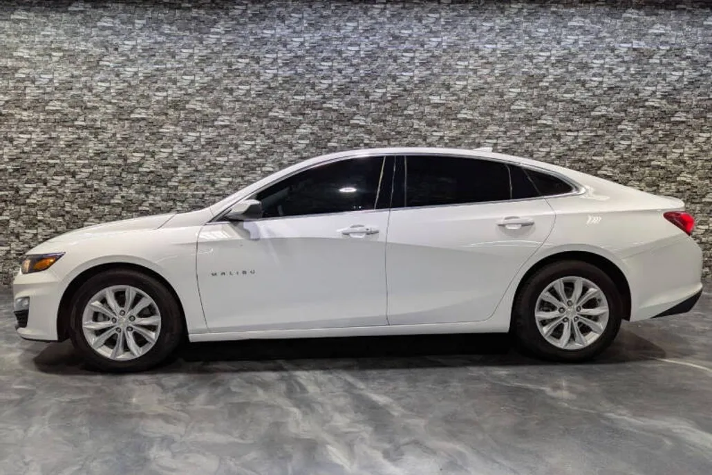2022 Chevrolet Malibu photo 1