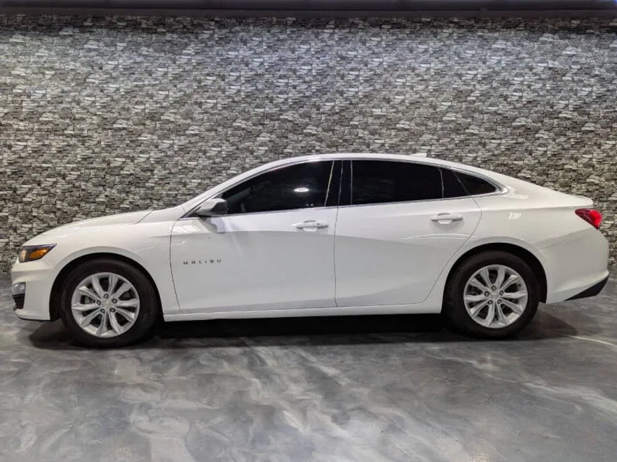 2022 Chevrolet Malibu photo 1