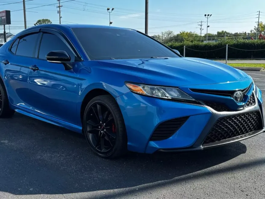 2018 Toyota Camry SE XLE photo 1