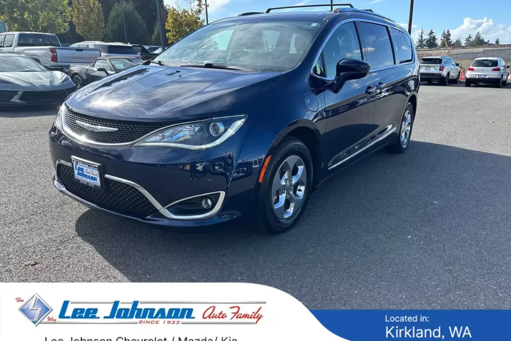 2020 Chrysler Pacifica Hybrid Touring L photo 1