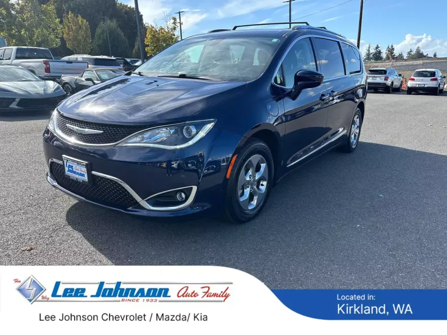 2020 Chrysler Pacifica Hybrid Touring L photo 1