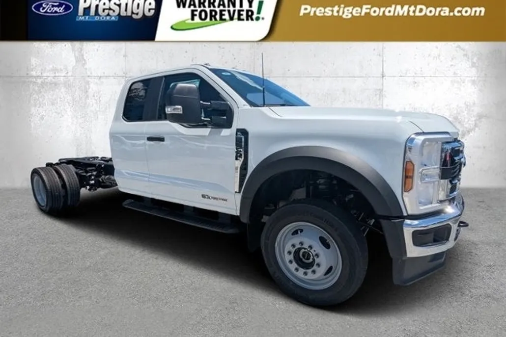2025 Ford F-550 photo 1