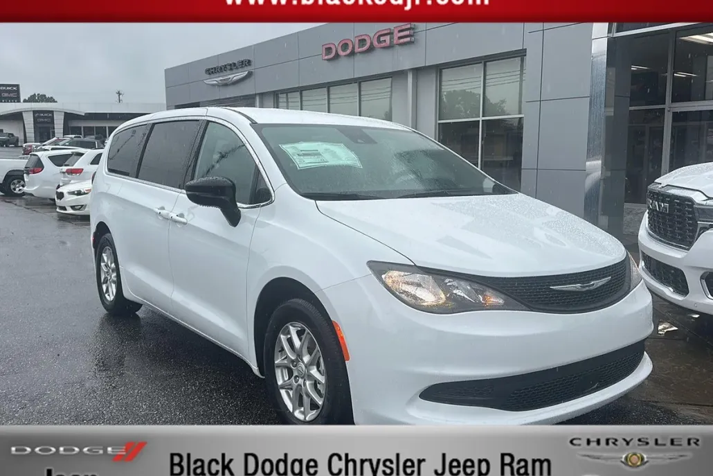 2026 Chrysler Voyager LX photo 1