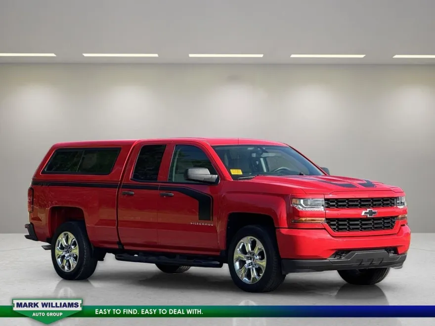 2018 Chevrolet Silverado 1500 Custom photo 1