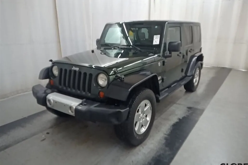 2010 Jeep Wrangler Sahara photo 1
