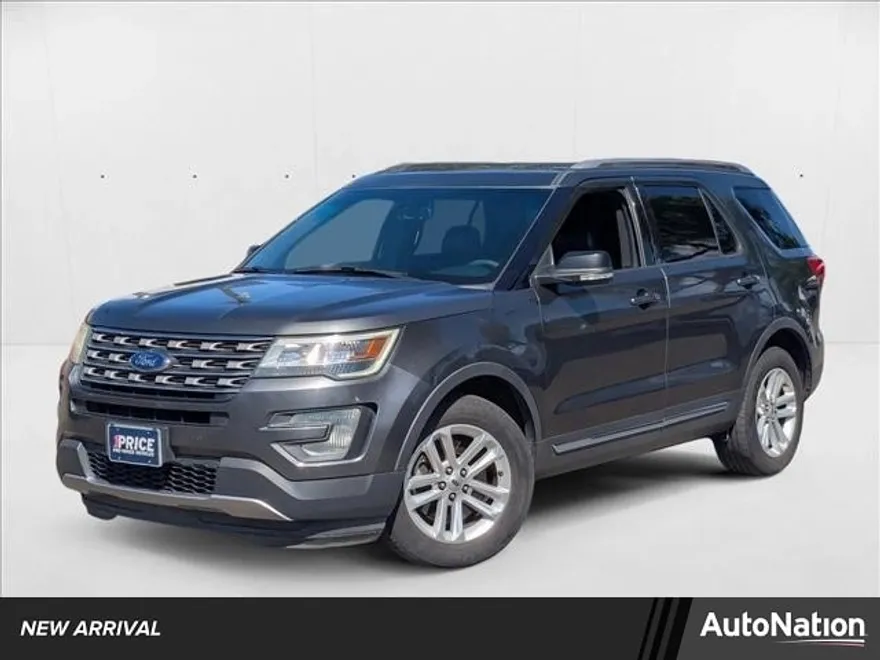 2017 Ford Explorer XLT photo 1