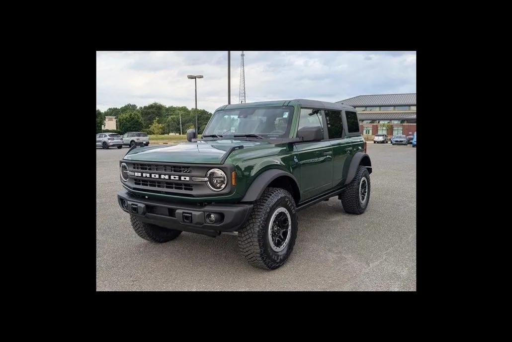 2024 Ford Bronco Black Diamond photo 1