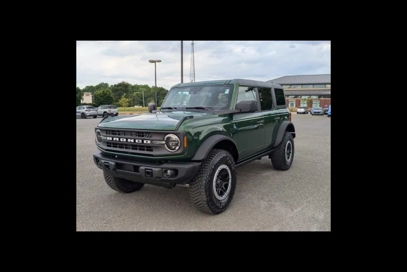 2024 Ford Bronco Black Diamond photo 1
