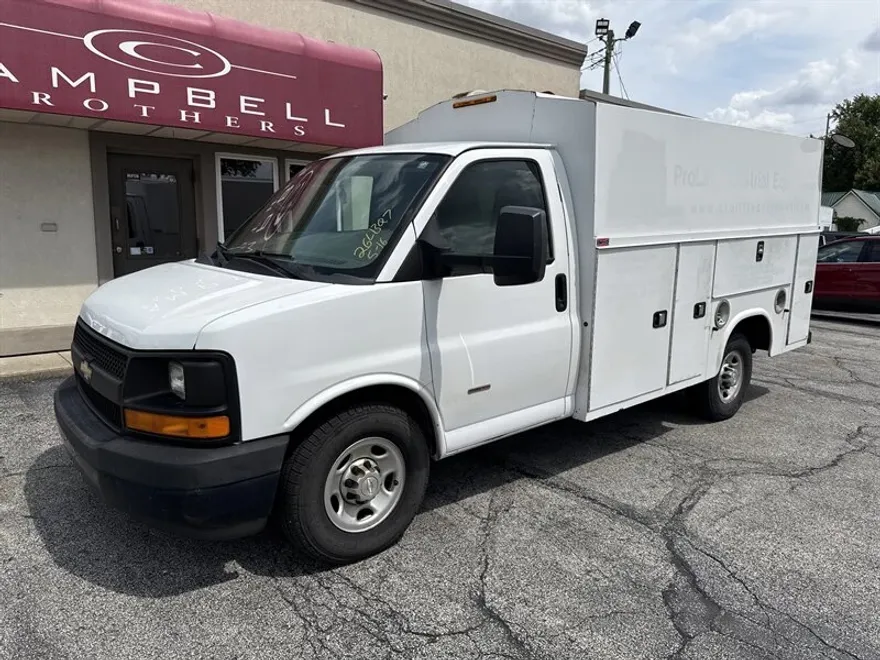2014 Chevrolet Express 3500 Cutaway photo 1