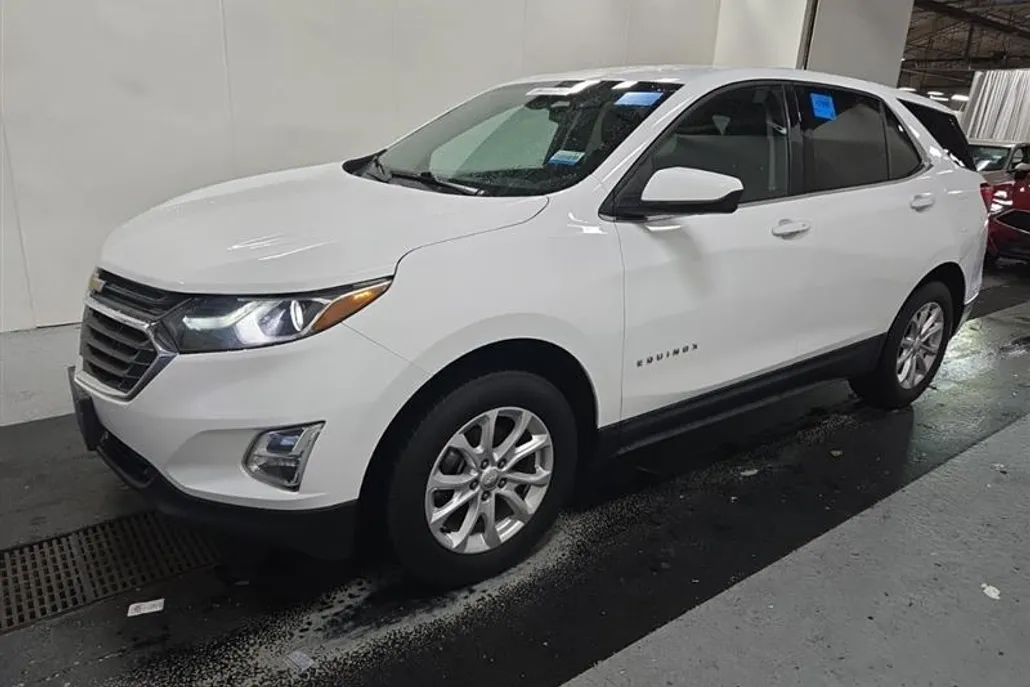 2018 Chevrolet Equinox LT photo 1