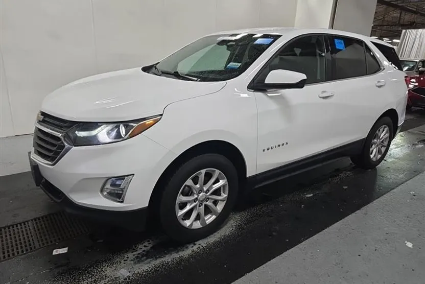 2018 Chevrolet Equinox LT photo 1