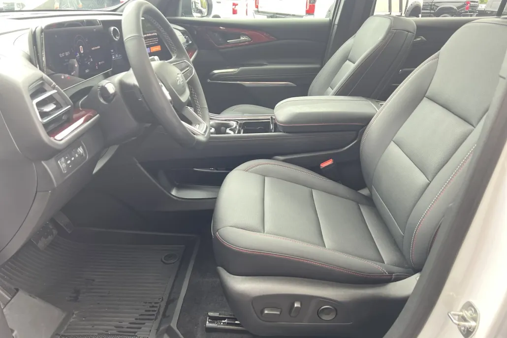 2025 Chevrolet Traverse Z71 photo 1