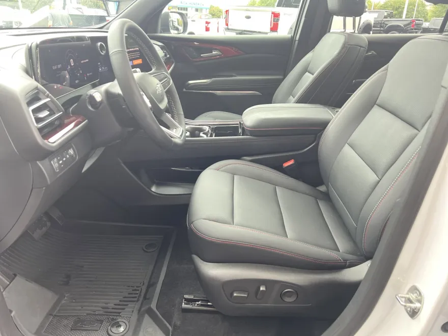 2025 Chevrolet Traverse Z71 photo 1