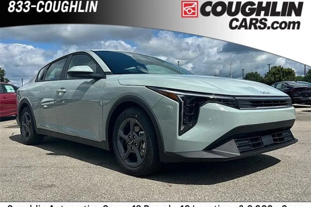 2025 Kia K4 LXS photo 1