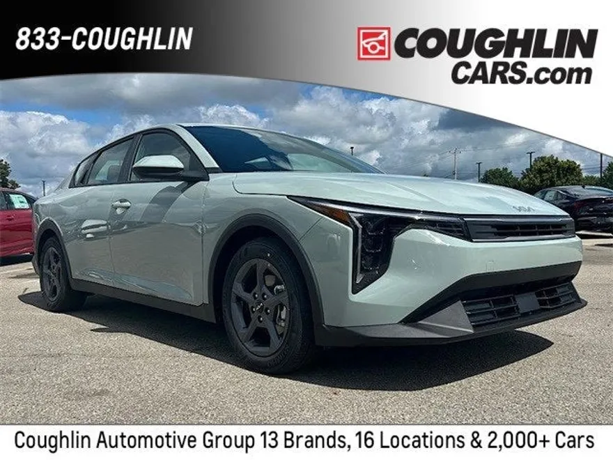 2025 Kia K4 LXS photo 1